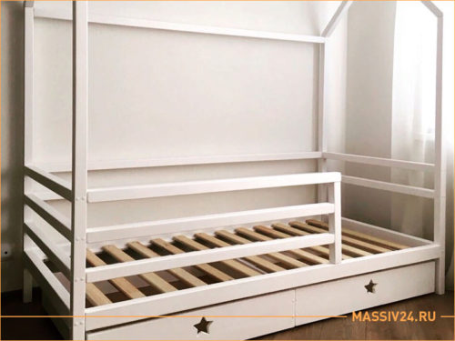 Детская кроватка для девочки со звездочками в виде домика